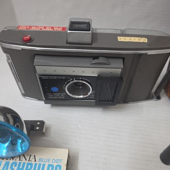 Vintage Polaroid Land Camera W Case Manual & Flashbulbs Model J66 Untested AS IS - Picture 10 of 16